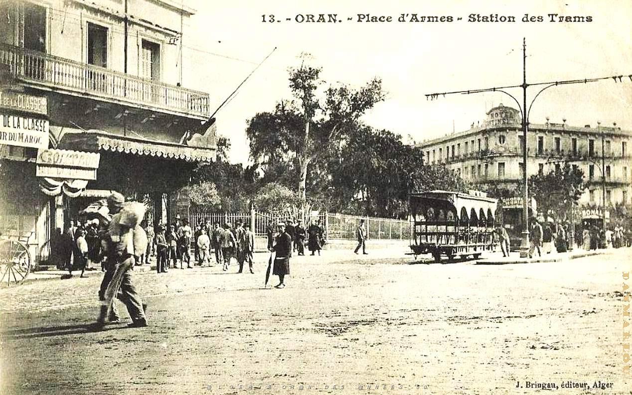 PA c- 057- Place d'Armes- trams et autobus.jpg